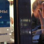 отменил решения судов против снявшего средства вкладчика