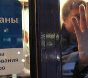 отменил решения судов против снявшего средства вкладчика