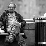 нищий сидящий банкрот