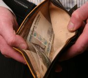 доходы граждан уходят на погашение долгов