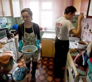 денег хватает только на еду