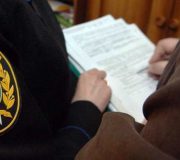 Оренбурженец хочет взыскать с приставов 100 триллионов рублей