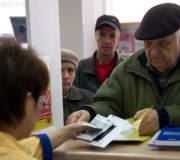 С пенсий россиян могут запретить взыскивать долги