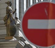 В России за банкротов-родителей могут ответить дети. Фото: ТАСС