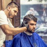 Парикмахерским в России предрекли массовое банкротство