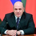 МОСКВА, 6 июня. /ТАСС/. Внесенные правительством РФ изменения в порядок отмены и переноса зрелищных мероприятий, которые разрешают обменивать билеты на новые даты, спасут негосударственные театрально-концертные организации от банкротства вследствие ограничений на посещение, введенных из-за пандемии коронавируса. Такое мнение в беседе с ТАСС в субботу высказал театральный продюсер, генеральный директор компании "Бродвей Москва" Дмитрий Богачев. В субботу премьер-министр РФ Михаил Мишустин подписал постановление, которое вносит изменения в порядок отмены, замены либо переноса мероприятия, в том числе в части порядка и сроков возмещения стоимости билетов, абонементов и путевок в случае угрозы возникновения отдельных чрезвычайных ситуаций, а также введении режима повышенной готовности и чрезвычайной ситуации. Так, при переносе сроков мероприятия организатор может объявить новую дату в течение полугода после снятия режима ограничений. В этом случае он вправе предложить покупателю посетить перенесенное мероприятие по ранее приобретенному билету или обменять его на ваучер. Если в течение полугода не была объявлена новая дата, то мероприятие считается отмененным, и посетитель может запросить возврат денежных средств за билет или ваучер. "Решение правительства об обмене билетов на перенесенные из-за пандемии мероприятия - мудрое взвешенное решение, которое позволяет нам в условиях пандемии соблюсти все обязательства перед зрителями не ущемляя их интересов, и одновременно сохранить отрасль негосударственных театрально-концертных учреждений страны от ее полного уничтожения", - заявил Богачев. Первоочередной задачей стал именно перенос мероприятий, а не их отмена, отметил театральный продюсер. "Именно перенос мероприятий с обменом билетов на новые даты дает возможность зрителям посетить спектакли или концерты, на которые они стремились попасть. Кроме того, он помогает сохранить отрасль от банкротства, в результате которого пострадали бы от 7 до 10 млн зрителей, ведь тогда они не смогли бы ни посетить спектакли или концерты, на которые они стремились попасть, ни вернуть деньги за билеты в случае отмены", - подчеркнул он. Внимание к отрасли В марте негосударственные организаторы концертов и спектаклей обратились к президенту РФ Владимиру Путину с просьбой поддержать отрасль на фоне массовой отмены и переноса мероприятий из-за пандемии коронавируса. В качестве одной из мер они просили разрешение не возвращать деньги по билетам за перенесенные концерты, предлагая зрителям посетить эти мероприятия с купленными ранее билетами в другие даты. "Если государственные учреждения культуры рассчитывали на финансовую помощь их учредителя - государства, то сотни негосударственных организаций по всей стране оказались на грани банкротства, - пояснил Богачев, который также подписал тогда соответствующее обращение. - К моменту отмены нами были потрачены миллиарды на подготовку мероприятий: производство костюмов и декораций, покупку оборудования, гонорары авторов и исполнителей, рекламу, аренду площадок, визы и так далее, и вернуть большую часть из них не представлялось возможным. Президент отнесся к просьбе со вниманием и пообещал поддержать нашу отрасль, передав соответствующие поручения". Богачев рассказал, что поиск мер шел в контакте с представителями профессионального сообщества - некоммерческими и коммерческими учреждениями культуры. Источник