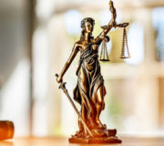 выбрать опытного юриста