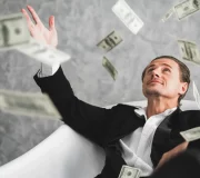 сократилось количество долларовых миллионеров