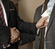 судят за посредничество при подкупе